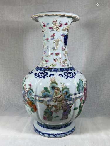 Chinese Porcelain Vase of Figural Scene wit…