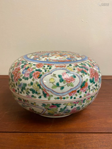 Chinese Famille Rose Porcelain Box