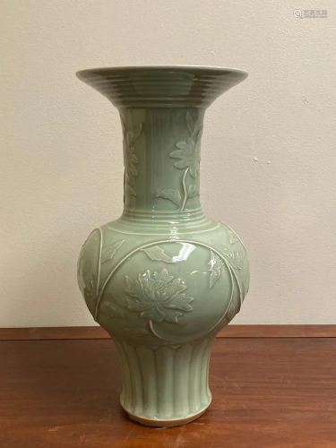 Chinese Celadon Porcelain Yen Yen Vase