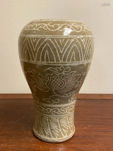 Korean Porcelain Vase with Incasied DÃ©cor