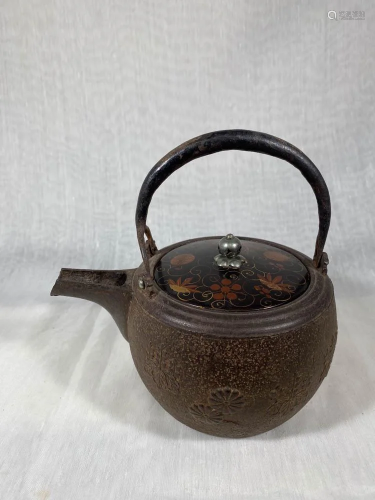 Japanese Iron Teapot with Lacquer Lid