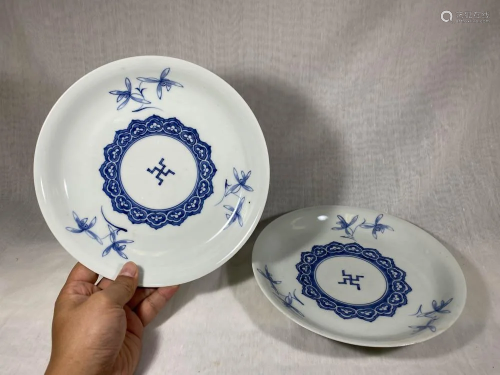 Pair Japanese Blue White Porcelain Dishes wi…