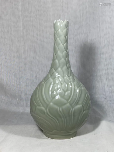 Chinese Celadon Porcelain Vase with Molde…