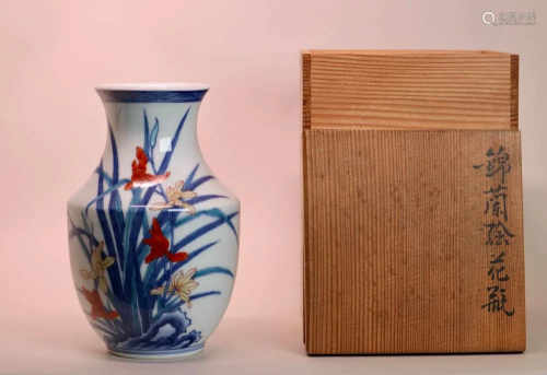 Japanese Kakeimon Porcelain Vase with Box