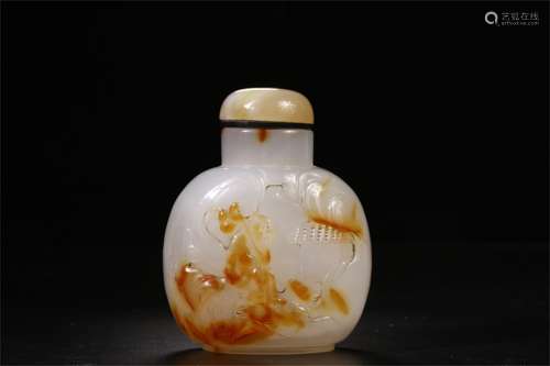 A Chinese Carved Agate Snuff Bottle