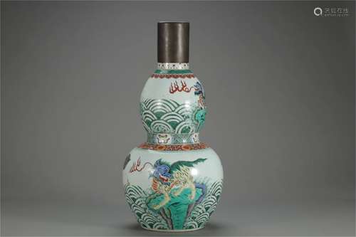 A Chinese Wu-Cai Glazed Porcelain Double Gourd Vase