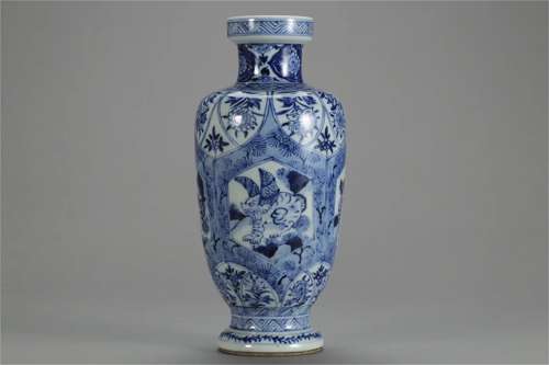 A Chinese Blue and White Porcelain Vase