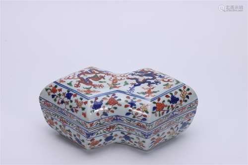 A Chinese Wu-Cai Glazed Porcelain Box with Cover