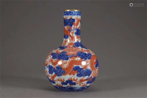 A Chinese Blue and White Porcelain Vase