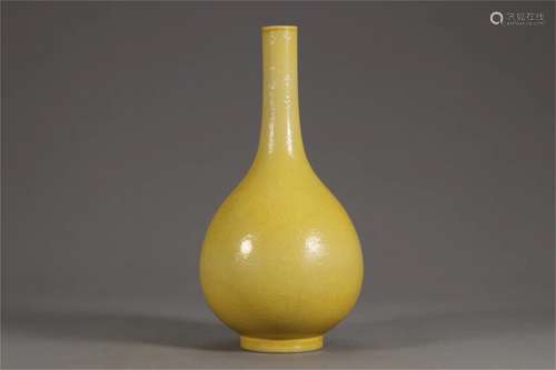 A Chinese Yellow Glazed Porcelain Vase