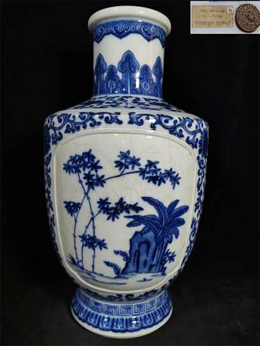 A Chinese Blue and White Porcelain Vase