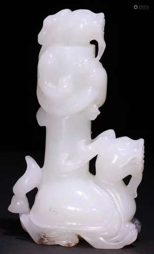 A HETIAN JADE CARVED BEAST SHAPED PENDANT