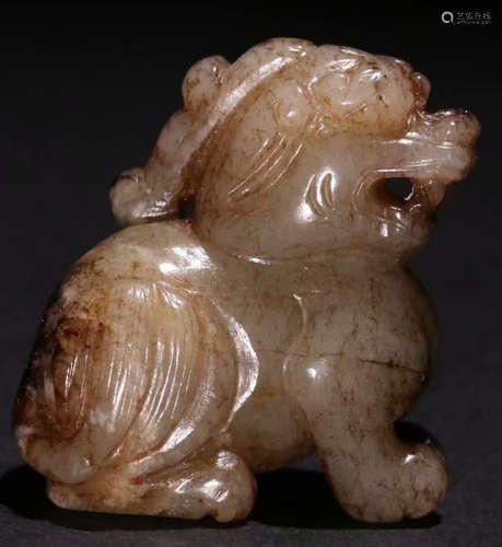 A HETIAN JADE CARVED PIXIU BEAST PENDANT