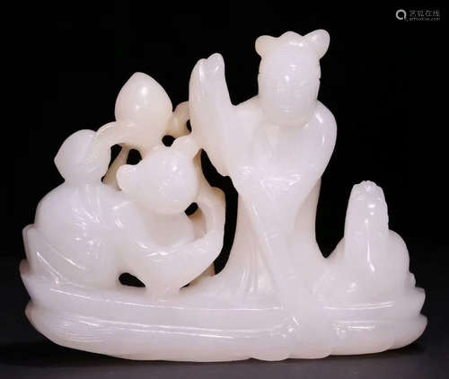 A HETIAN JADE CARVED BOAT SHAPED PENDANT