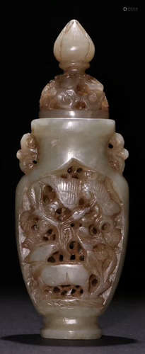 A HETIAN JADE HOLLOWED VASE