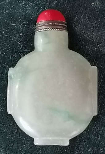 A JADEITE CARVED SNUFF BOTTLE