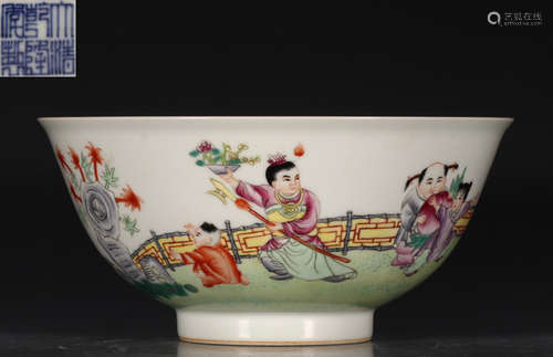 A FAMILLE ROSE GLAZE BOWL WITH FIGURE PATTERN