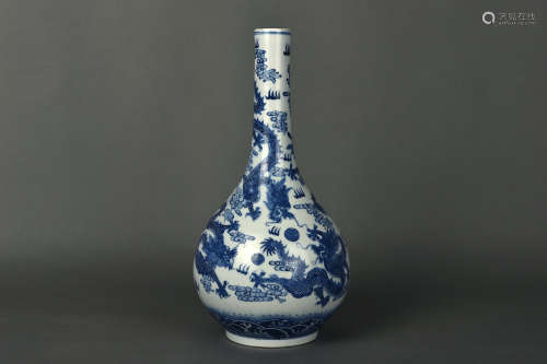 A BLUE AND WHITE BOTTLE VASE QING DYNASTY