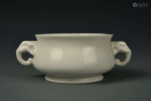 A BLANC-DE-CHINE CENSER QING DYNASTY