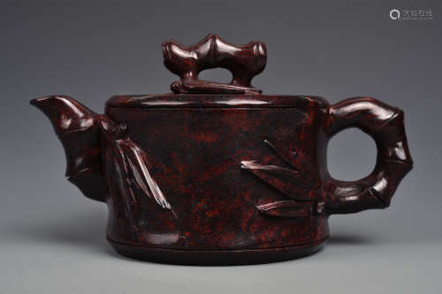 A CHICKEN BLOOD TEA-POT