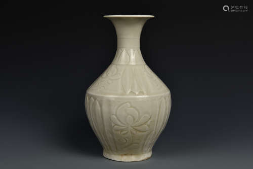 AN INCISED TING VASE SONG DYNASTY