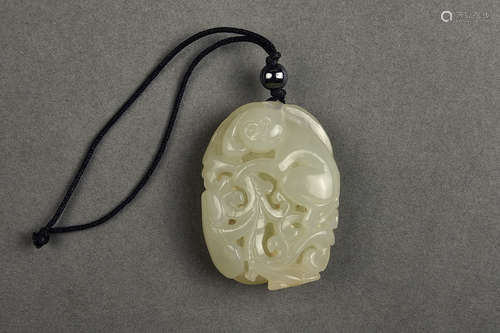 A CARVED WHITE JADE PENDANT