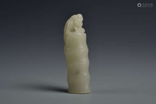 A WHITE JADE ORNAMENT