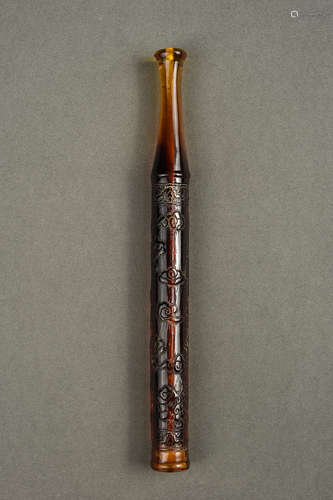 A CARVED AMBER CIGARETTE HOLDER QING DYNASTY