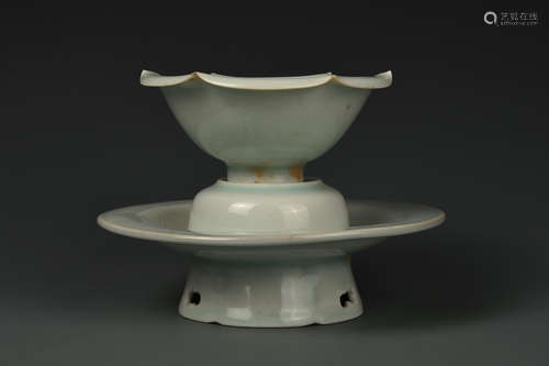 A QINGBAI LOBED TEA BOWL AND STAND SONG DYNAST6Y