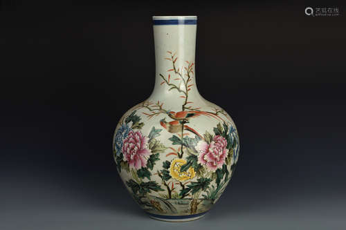 A FAMILLE ROSE GLOBULAR VASE QING DYNASTY