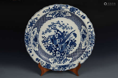 A BLUE AND WHITE PLATE QING DYNASTY