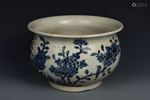 A BLUE AND WHITE JAR QING DYNASTY