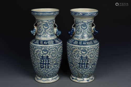 MATCHED PAIR BLUE AND WHITE VASES QING DYNASTY
