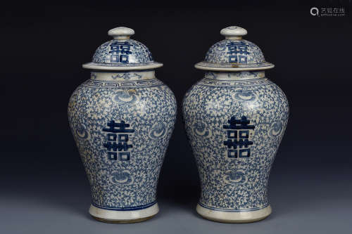 MATCHED PAIR BLUE AND WHITE VASES QING DYNASTY