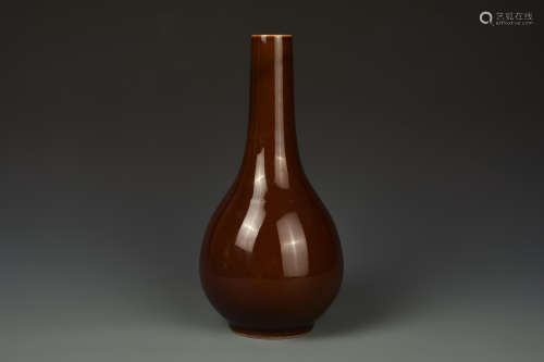 A MONOCHROME PEAR SHAPED VASE MING DYNASTY