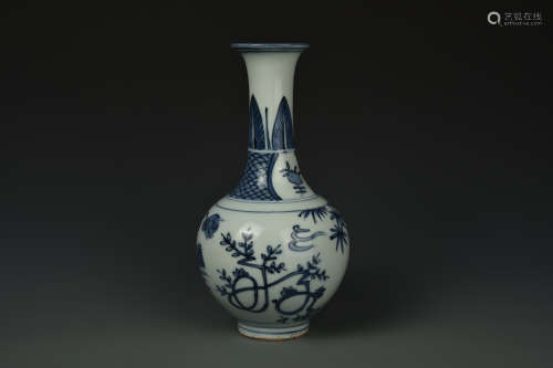 A BLUE AND WHITE BOTTLE VASE MING DYNASTY