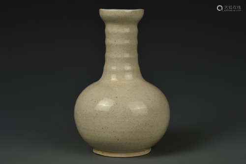 A BANDED VASE MING DYNASTY AND EARLIER