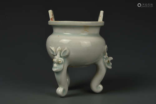 A QINGBAI TRIPOD CENSER