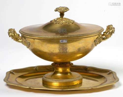 A 950/1000th silver gilt tureen and its display st…
