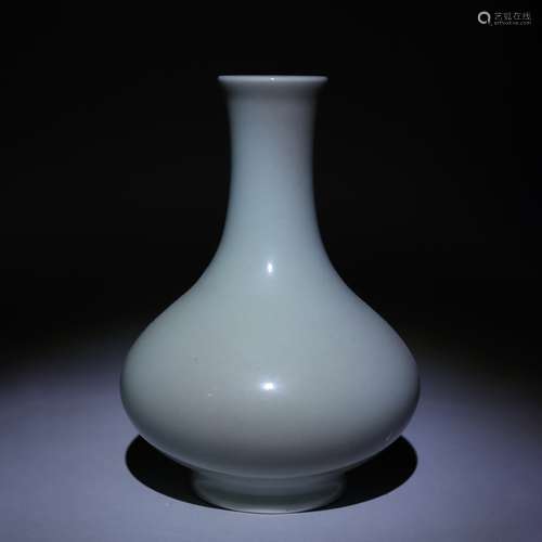 Douqing glaze ornamental bottle