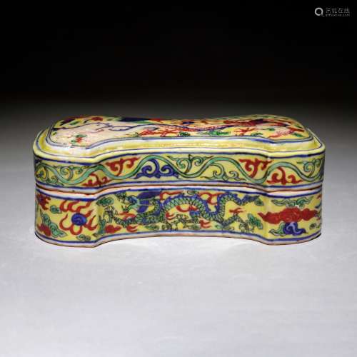 Doucai glaze dragon pattern decorative cover box