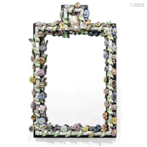 FRAMED MIRROR IN PORCELAIN, END OF XIXe SIÈCLEà de…