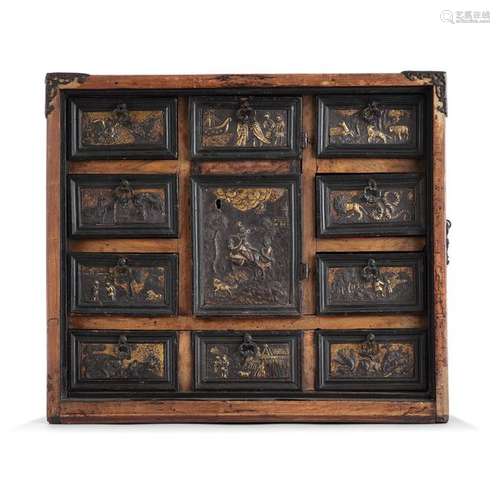 AUGSBOURG, PETIT CABINET, XVIIe SIÈCLE, in burr wa…