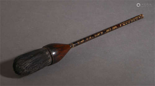 A CHINESE ROSEWOOD GILT LACQUERED CLOUD PATTERN BRUSH