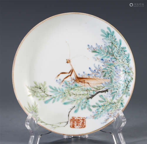 A CHINESE FAMILLE ROSE FLOWER AND MANTIS MOTIF SHALLW DISH