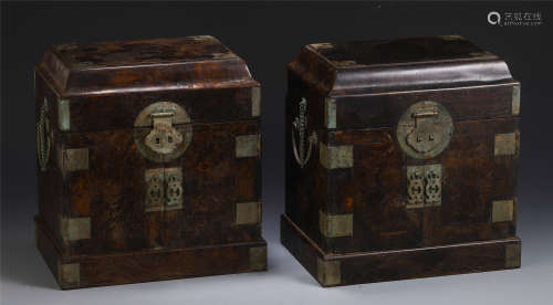 A PAIR OF CHINESE ROSEWOOD TREASURE BOX