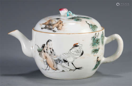 A CHINESE FAMILLE ROSE FIGURE AND STORY PORCELAIN TEA POT