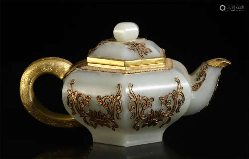 A CHINESE JADE INLAID GILT FLOWER PATTERN TEA POT