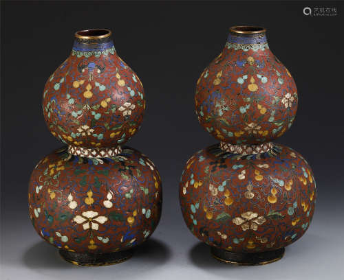 A PAIR OF CHINESE CLOISONNE GOURD VASE