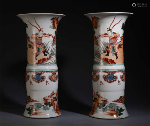 A PAIR OF CHINESE WUCAI FIGURES AND LANDSCAPE FLOWER GU VASE